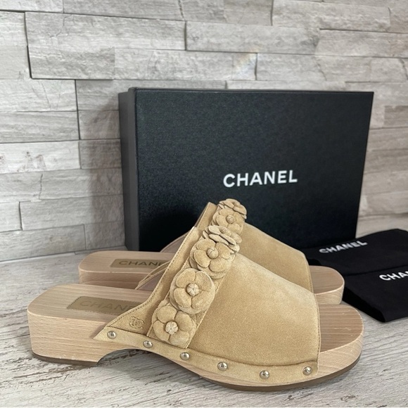 Chanel Camellia Flower Clog Beige Suede Calfskin Wooden Mules 2022 Size 39 EUC - Picture 1 of 16